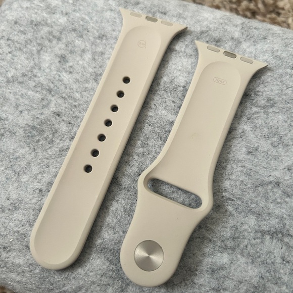 Apple Watch Sport Band – Starlight, 41mm, Size S/M – New - Picture 3 of 4